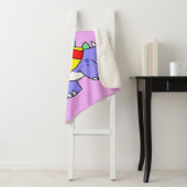 Couverture Sherpa Illustration D'Un Stegosaurus Jouant Au Basket. (En situation)