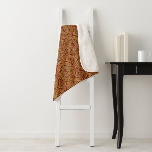 Couverture Sherpa Impression Mandala or en rouge (En situation)