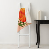 Couverture Sherpa imprimé de pavot orange en Californie (En situation)