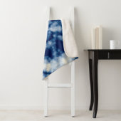 Couverture Sherpa Indigo Round. Teinture à tarte bohémienne. Psyched (En situation)