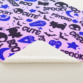 Couverture Sherpa Jolie et amusante Halloween violet, bleu et noir (3/4)