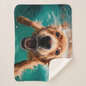 Couverture Sherpa Joyeux Golden Retriever nager sous l'eau (Devant)