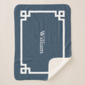 Couverture Sherpa Lac Bleu et Clé grecque monogramme blanc (Devant)