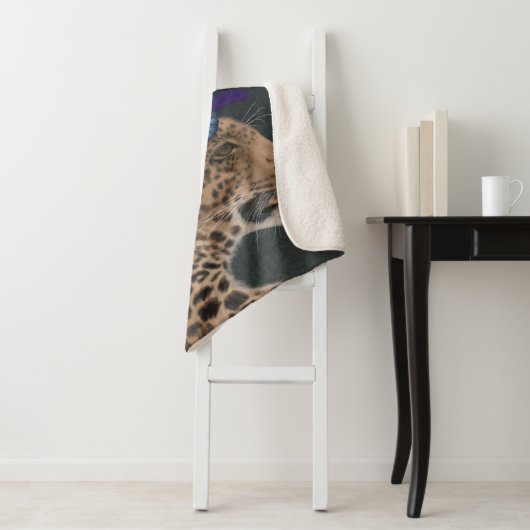 Couverture Sherpa Leopard avec tête tropicale (En situation)