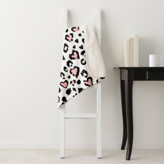 Couverture Sherpa Leopard or jaguar seamless pattern, textured fashi (En situation)