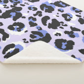Couverture Sherpa Leopard pattern seamless. Purple leo skin texture. (3/4)