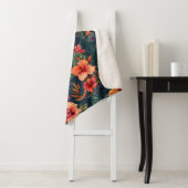 Couverture Sherpa Les Fleurs D'Hibiscus, Un Modèle Floral Tropical (En situation)