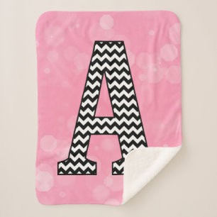 Couverture Sherpa Lettre Chevron A sur Bubblegum rose