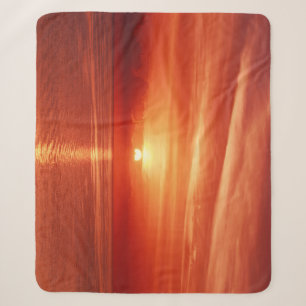 Couverture Sherpa Lever de soleil coloré en mer, nuages spectaculair