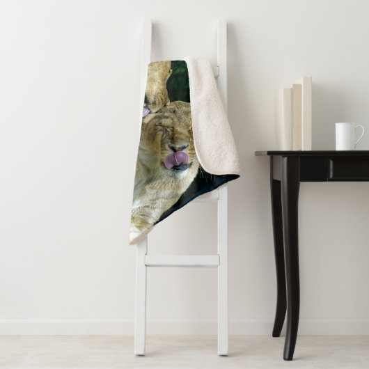 COUVERTURE SHERPA LION LOVE (En situation)