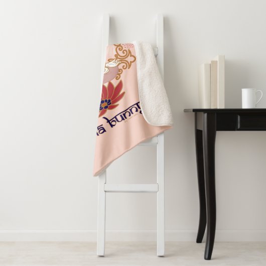 Couverture Sherpa Lola Bunny Yoga Lotus Pose (En situation)