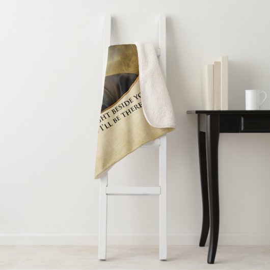 Couverture Sherpa Loyal Black Lab (En situation)