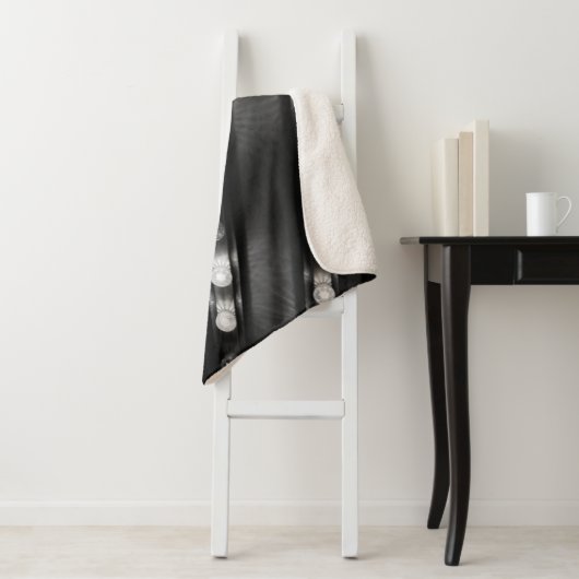 Couverture Sherpa Luminaires noir et blanc (En situation)