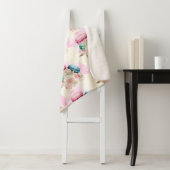 Couverture Sherpa Macarons et fleurs colorés Motif d'aquarelle (En situation)