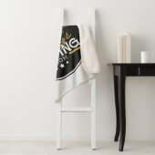 Couverture Sherpa Machine à coudre antique AJOUTER LE NOM Seamstress (En situation)