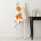 Couverture Sherpa Maple Mirth : Feuilles d'automne de dessin (En situation)