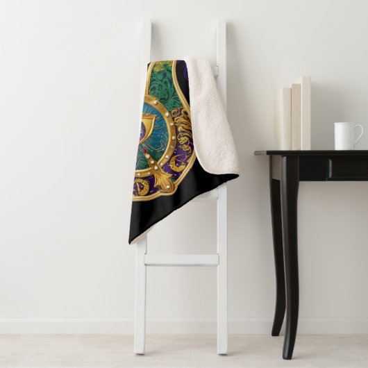 Couverture Sherpa Mardi Gras Gold violet vert Hamsas Art (En situation)