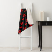 Couverture Sherpa Mazipoodles Coeurs rouges (En situation)