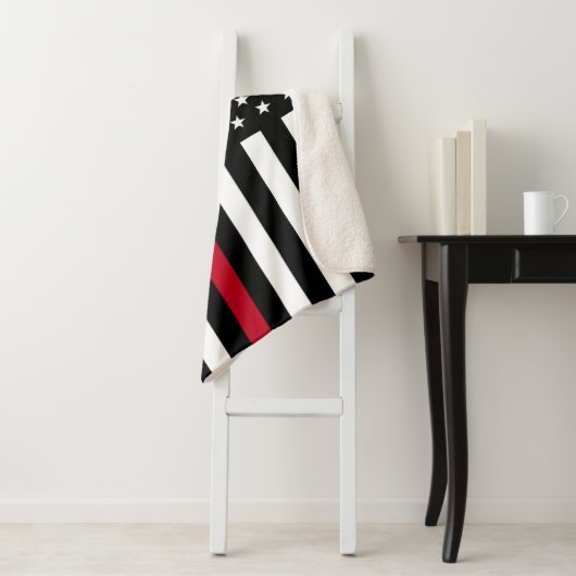 Couverture Sherpa Mince Red Line American Flag Monogramme Petit (En situation)