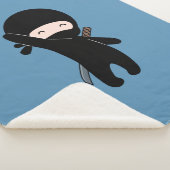 Couverture Sherpa Minuscule Ninja heureux sur bleu (3/4)
