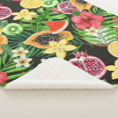 Couverture Sherpa Mix-fruits tropicaux, fleurs et feuilles en noir (3/4)