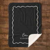 Couverture Sherpa Monogramme à bordure ondulée noir et blanc