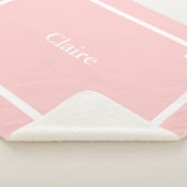 Couverture Sherpa Monogramme à clé grecque rose et blanc pétale (3/4)