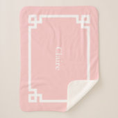 Couverture Sherpa Monogramme à clé grecque rose et blanc pétale (Devant)