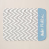 Couverture Sherpa Monogramme bébé gris et bleu à chevrons (Devant (Horizontal))