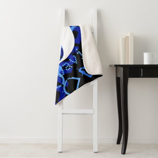 Couverture Sherpa Monogramme bleu créatif (En situation)