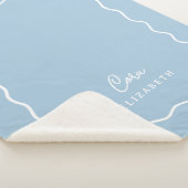 Couverture Sherpa Monogramme bordure ondulée bleu ciel (3/4)