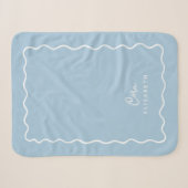 Couverture Sherpa Monogramme bordure ondulée bleu ciel (Devant (Horizontal))