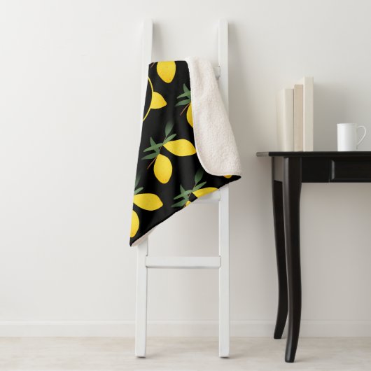 Couverture Sherpa Monogramme citron (En situation)
