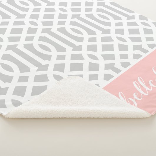 Couverture Sherpa Monogramme de Trellis rose et gris | Couleurs modi (3/4)