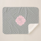 Couverture Sherpa Monogramme Gris, Blanc et Pastel Pink Polka Dot (Devant (Horizontal))