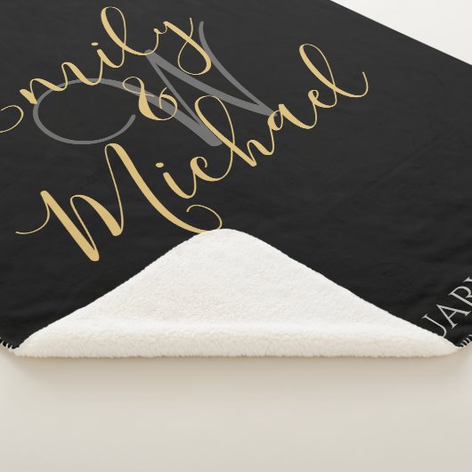 Couverture Sherpa Monogramme Initiale Élégant en Or Noir pour Mariag (3/4)