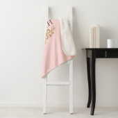 Couverture Sherpa Monogramme or rose rose chic moderne (En situation)