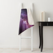 Couverture Sherpa Monogramme personnalisable à voie lactée (En situation)