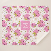 Couverture Sherpa Monogramme personnalisé de fraises roses (Devant (Horizontal))