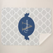 Couverture Sherpa Monogramme personnalisé de Quatrefoil bleu (Devant (Horizontal))