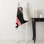 Couverture Sherpa Monogramme rose noir foncé Point Polka (En situation)