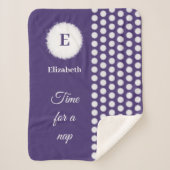 Couverture Sherpa Monographie violette et blanche pour la sieste (Devant)