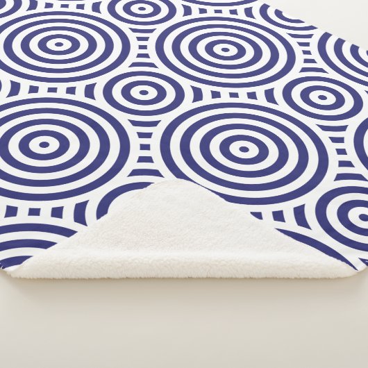 Couverture Sherpa Motif circulaire géométrique bleu et blanc élégant (3/4)