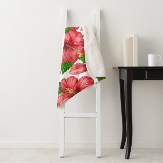 Couverture Sherpa Motif d'aquarelle d'hibiscus rouge (En situation)