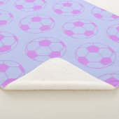 Couverture Sherpa Motif de balle de soccer mignon en violet et bleu (3/4)