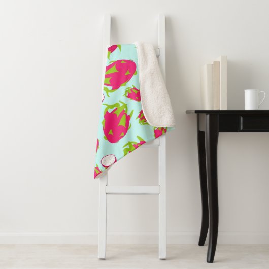 Couverture Sherpa Motif de fruits dragon (En situation)