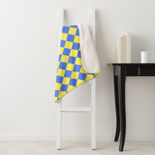 Couverture Sherpa Motif diamant jaune bleu Checker (En situation)