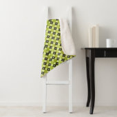 Couverture Sherpa Motif diamant noir, vert et blanc (En situation)