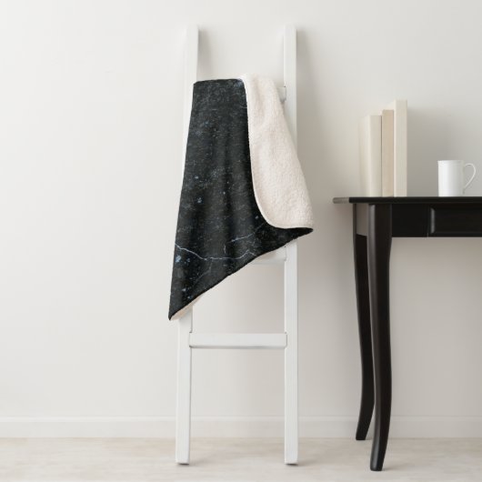 Couverture Sherpa Motif en marbre noir (En situation)