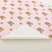 Couverture Sherpa motif fraise et chipmunk (3/4)